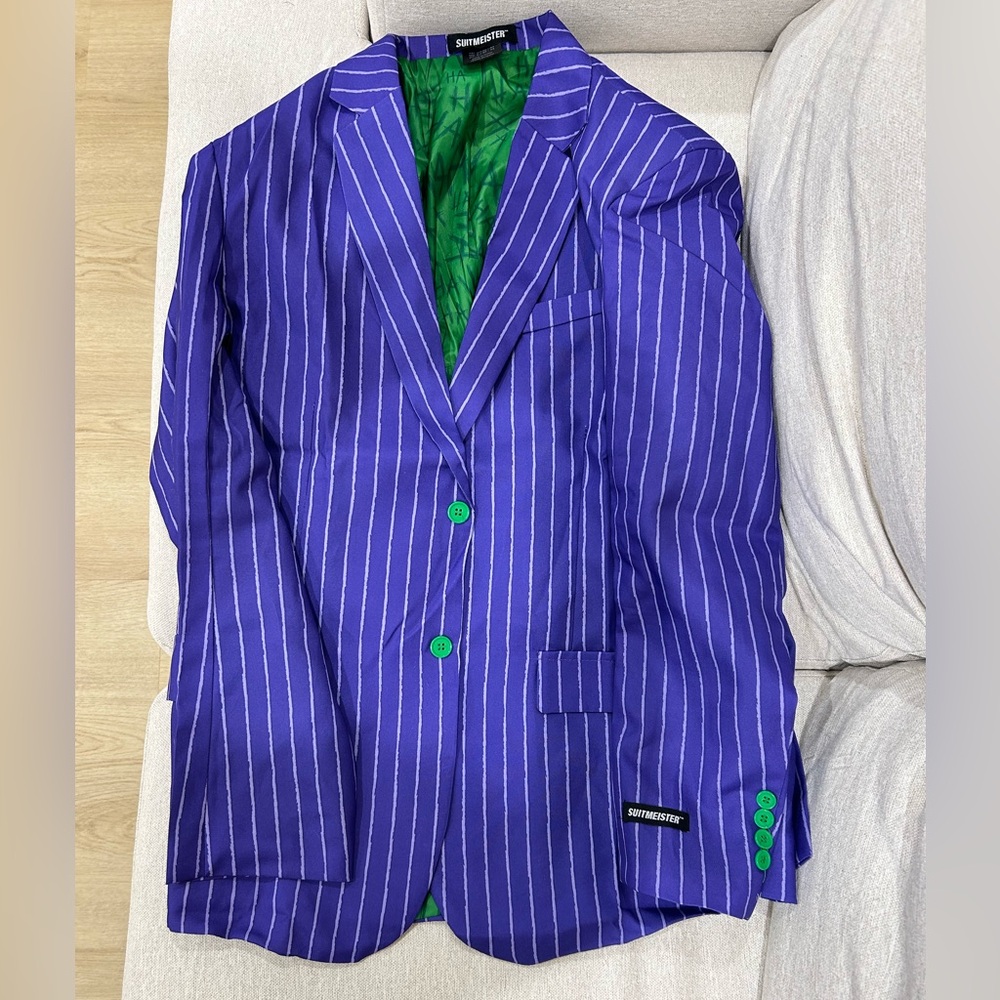 Halloween Joker costume set! Including full suit, tie, hair color and face paint